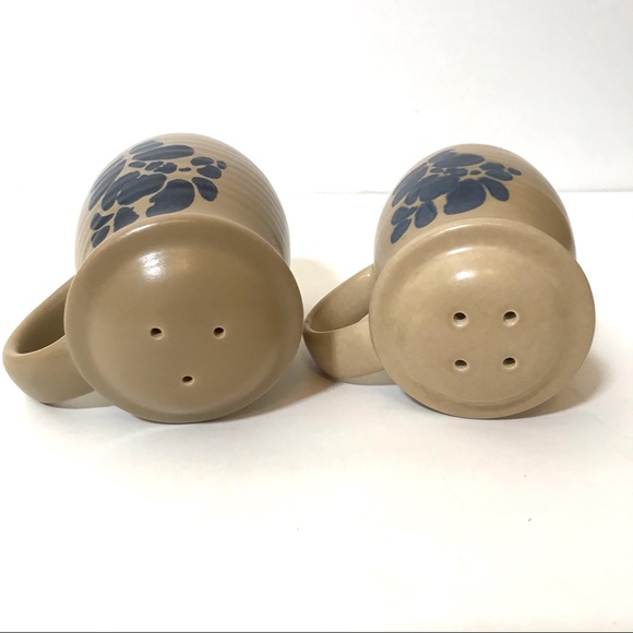 Vintage Pfaltzgraff Salt & Pepper Shaker Set - Picture 6 of 7